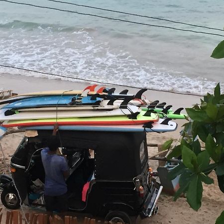 Sundance Surf Coconut Point 호텔 웰리가마 외부 사진